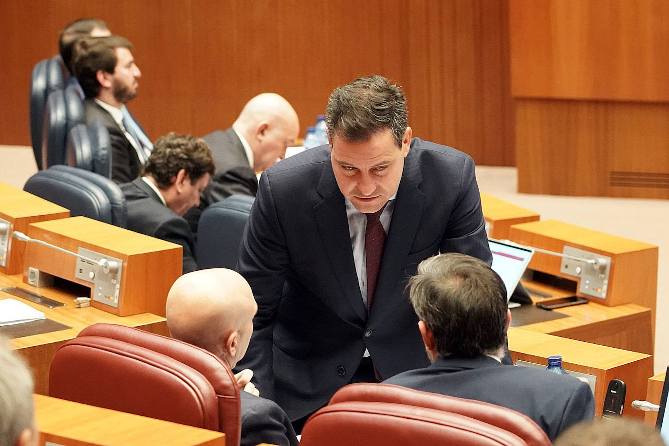 El consejero de Economía y Hacienda, Carlos Fernández Carriedo, durante el Pleno monográfico de los Presupuestos Generales de la Comunidad para 2023