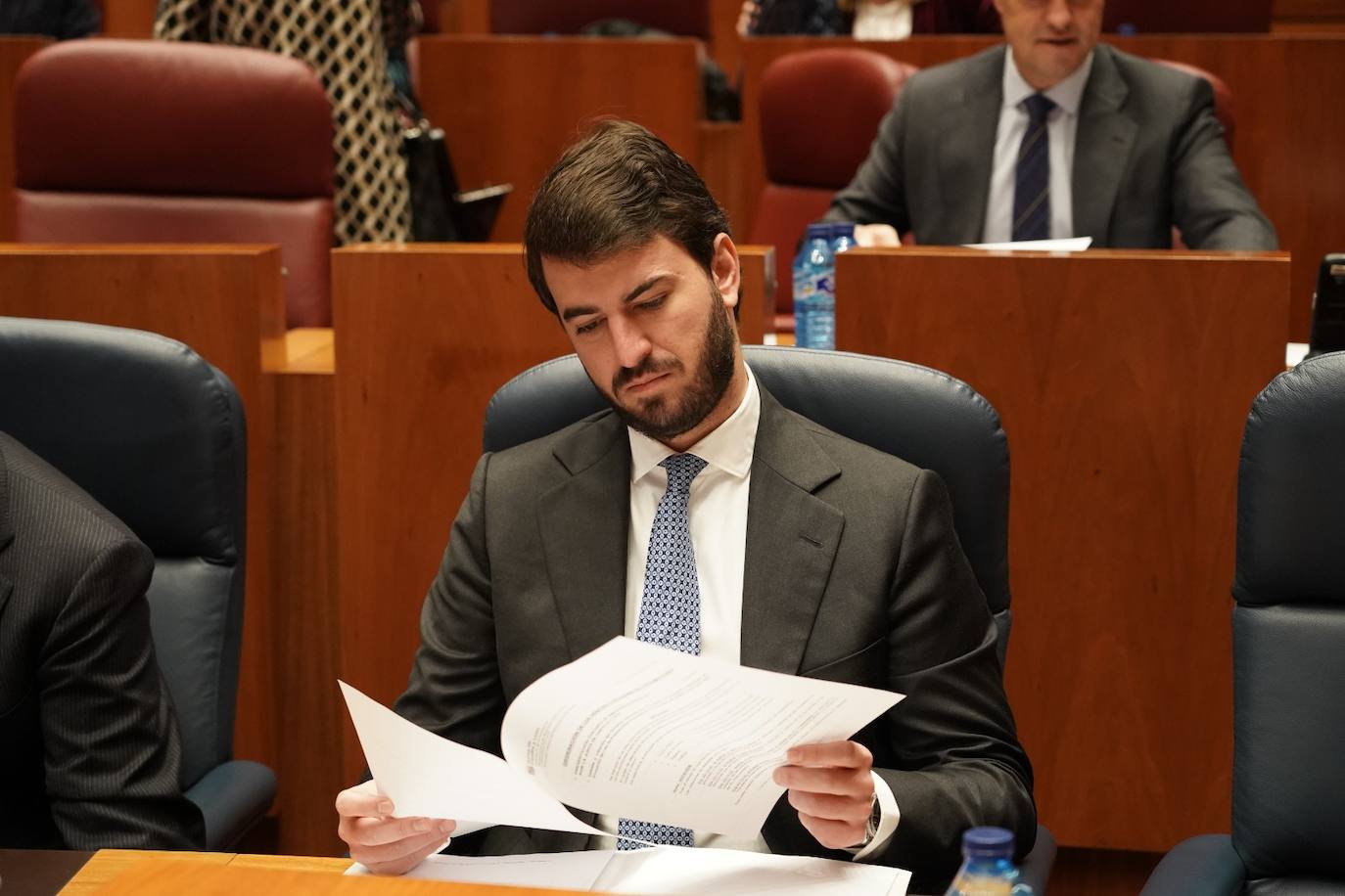 El consejero de Economía y Hacienda, Carlos Fernández Carriedo, durante el Pleno monográfico de los Presupuestos Generales de la Comunidad para 2023