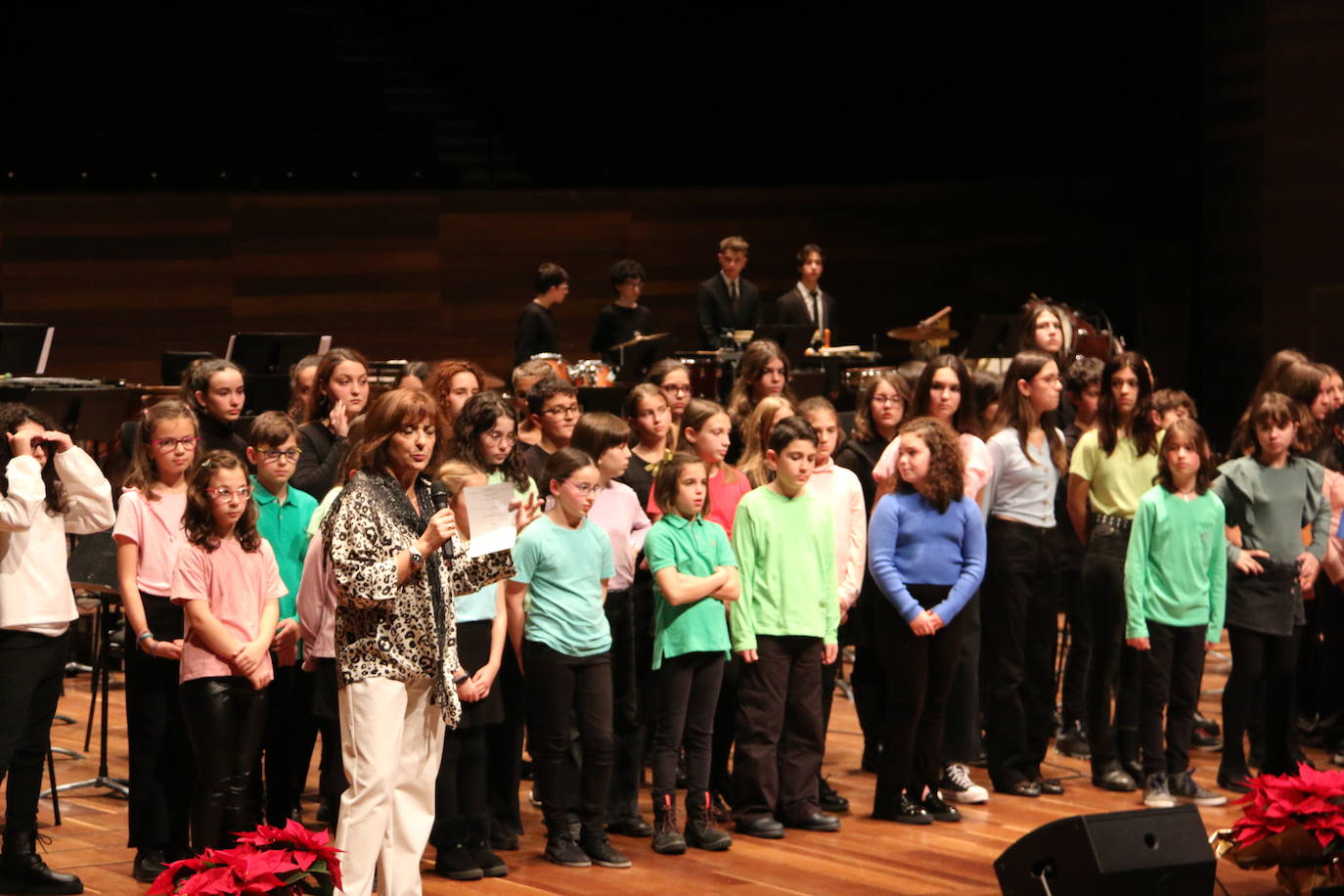 El Auditorio de León ha acogido este jueves, 22 de diciembre, el tradicional concierto de Navidad que ofrece las diferentes agrupaciones musicales del Conservatorio Profesional de Música de León.