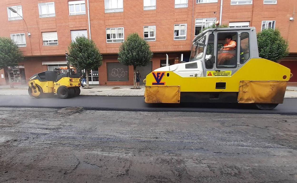 Una de las principales partidas desde el inicio del actual mandato son los 1,2 millones de euros divididos en diversos planes de asfaltado.