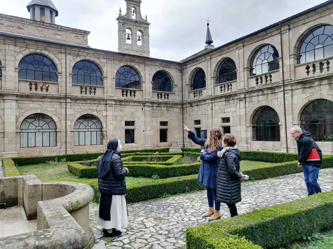 Se han ejecutado las actuaciones para reparar las patologías que dejó en la espadaña la restauración realizada tras el impacto de un rayo en 2020