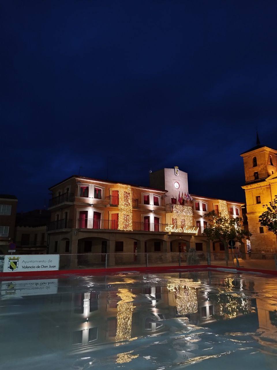 Todos los días, a partir de las 17:00 horas, la Plaza Mayor de la localidad será punto de encuentro y diversión de vecinos y visitantes.