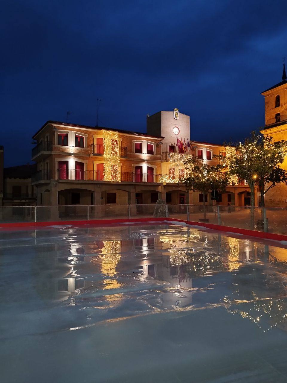 Todos los días, a partir de las 17:00 horas, la Plaza Mayor de la localidad será punto de encuentro y diversión de vecinos y visitantes.