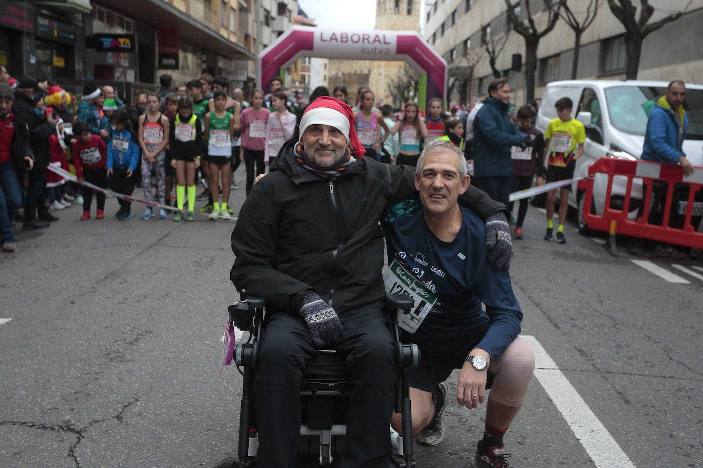 León se pone las zapatillas y sale corriendo en una tradicional San Silvestre hecha para valientes, centenares de leoneses en esta prueba que aúna deporte y diversión