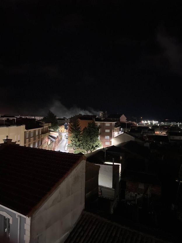 Un incendio afecta a la fábrica de harinas de Valencia de Don Juan..