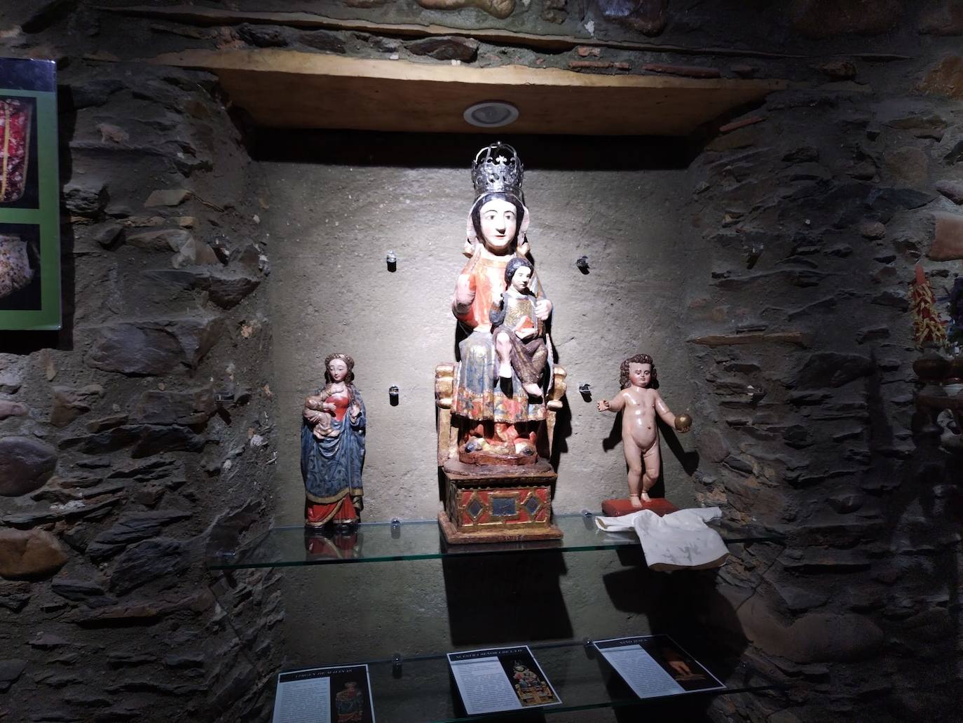 La Casa de Cultura organiza una exposición de temática navideña con figuras de arte sacro provenientes de todas las localidades del municipio.