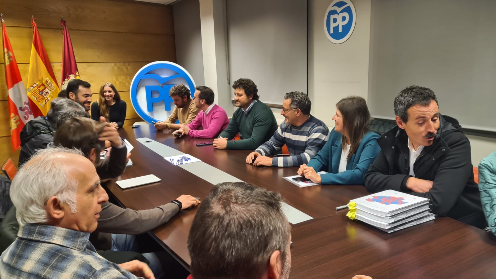 Fotos: Reunión de los comarcales del Partido Popular de León