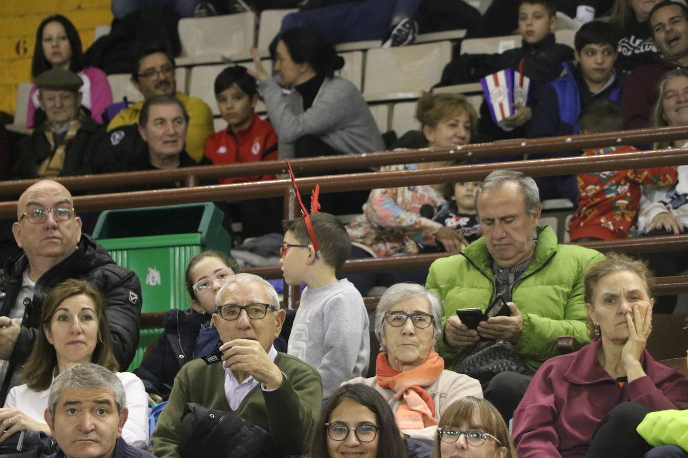 Los clubes deportivos y los ciudadanos de León se vuelcan en la celebración del acto solidario 'Reto Centenario Único'.