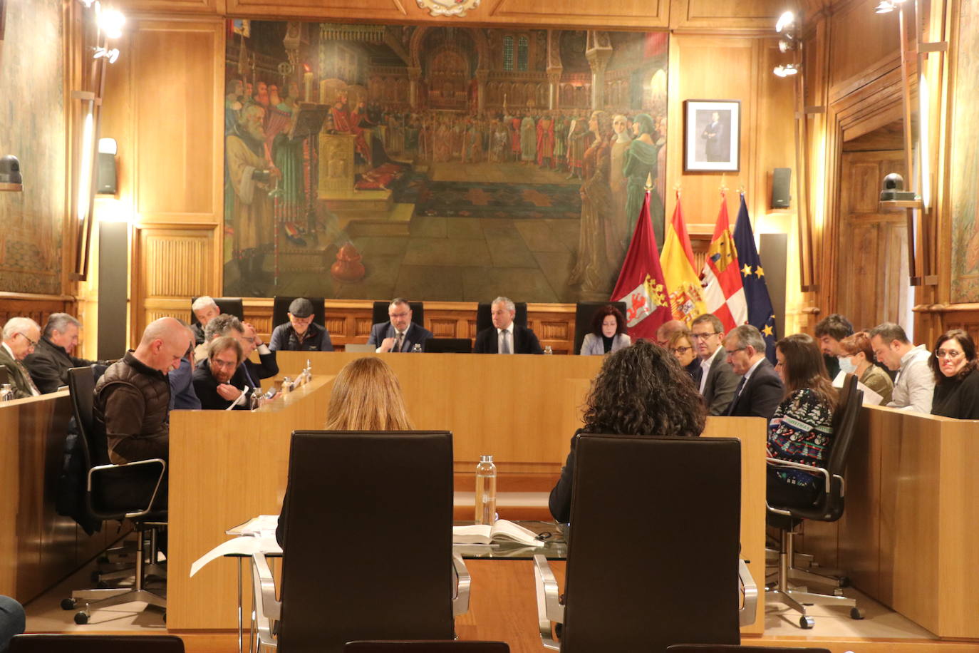 El pleno de la corporación provincial de la Diputación de León celebra la sesión ordinaria correspondiente al mes de diciembre de 2022.