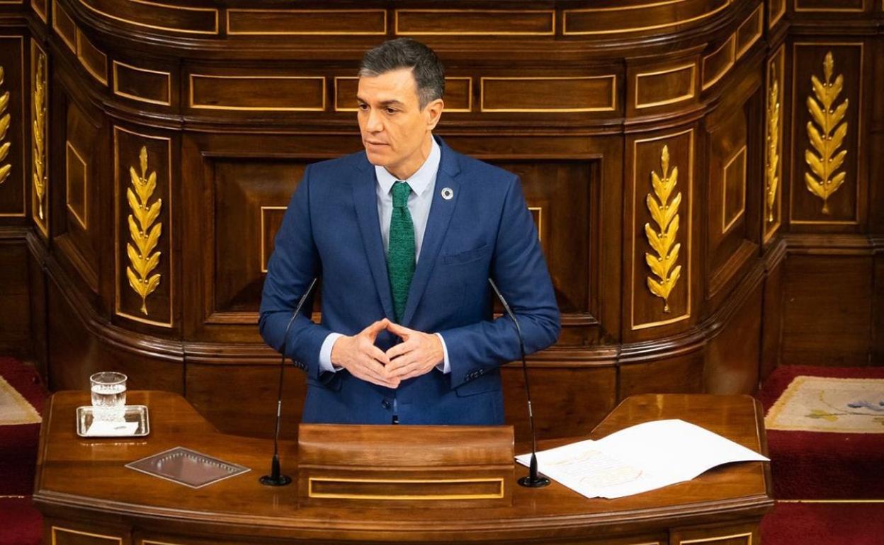 Pedro Sánchez en la tribuna de oradores del Congreso de los Diputados