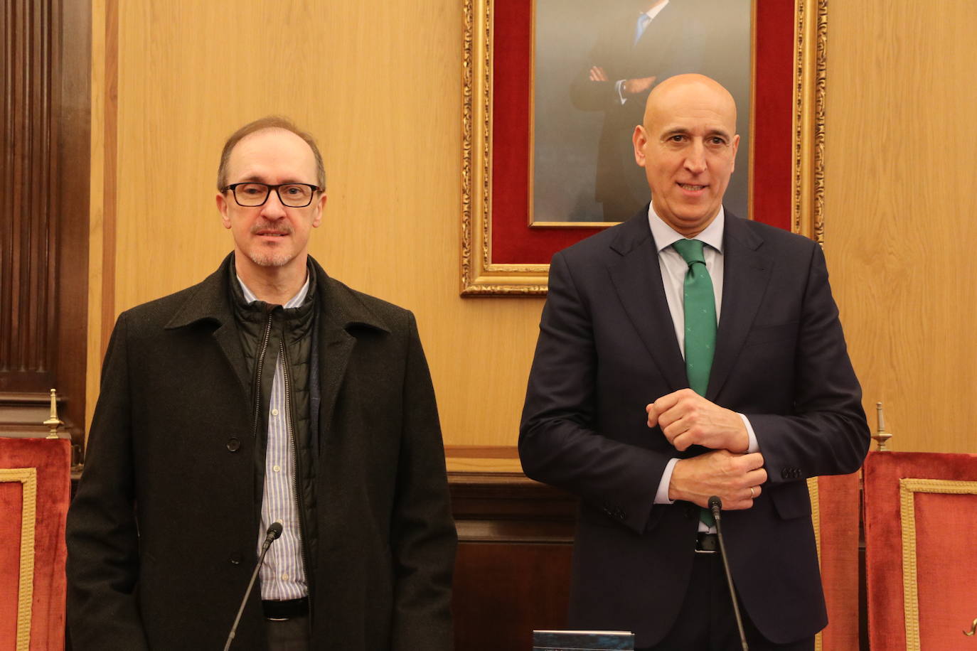 Acto de entrega del premio de poesía González de Lama a Miguel Ángel Zamora.