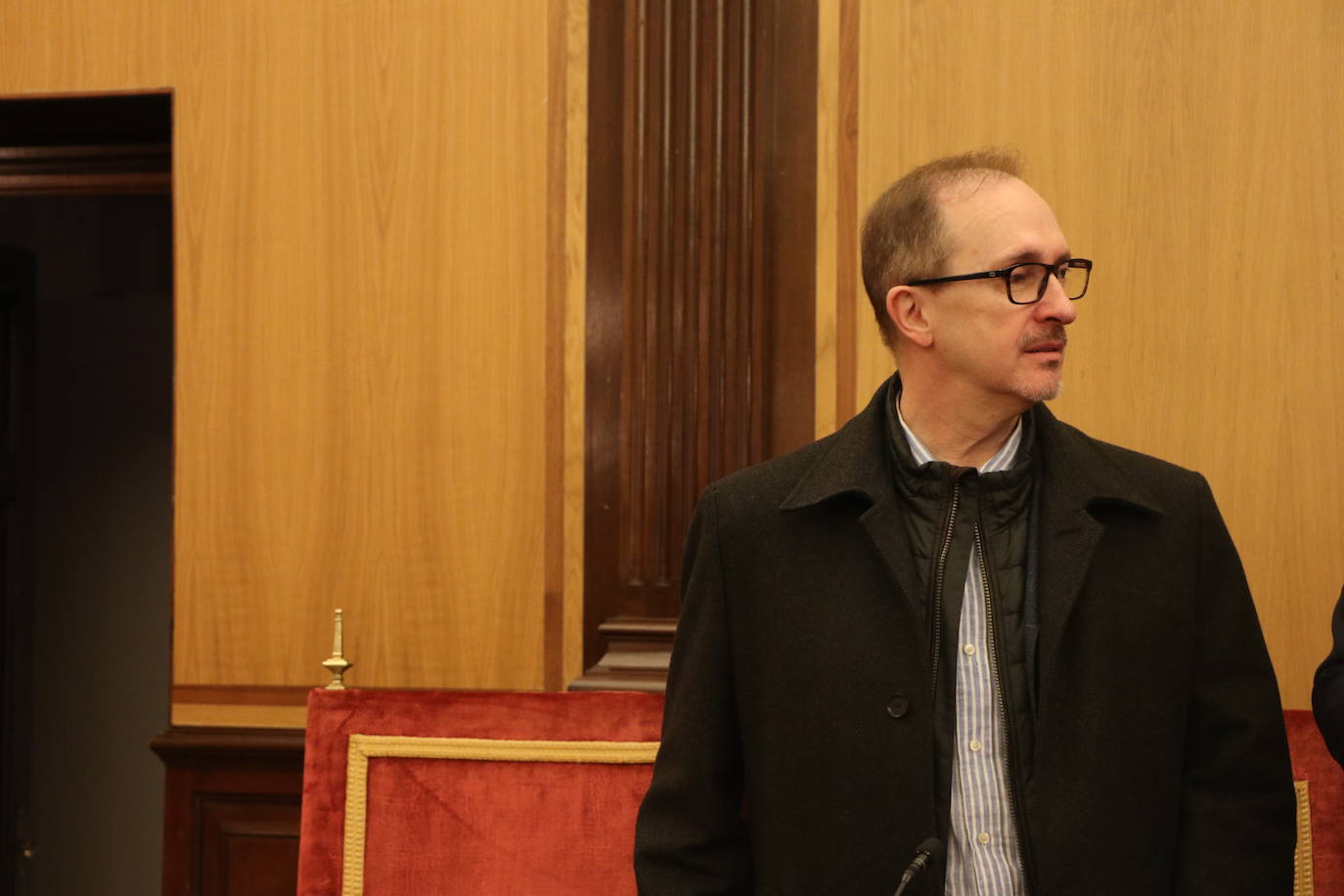 Acto de entrega del premio de poesía González de Lama a Miguel Ángel Zamora.