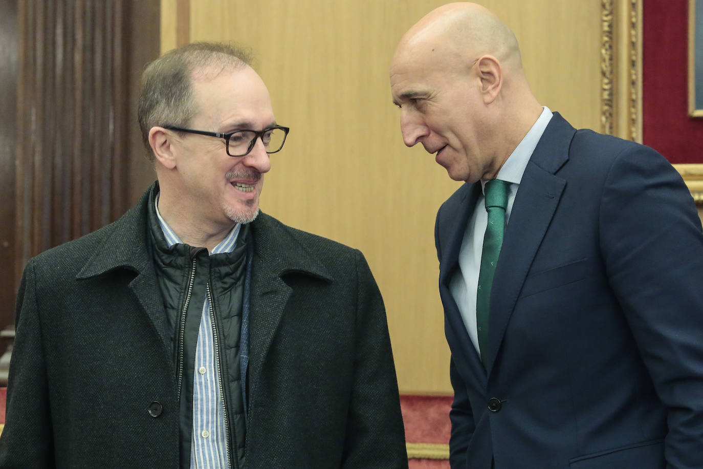 Acto de entrega del premio de poesía González de Lama a Miguel Ángel Zamora.