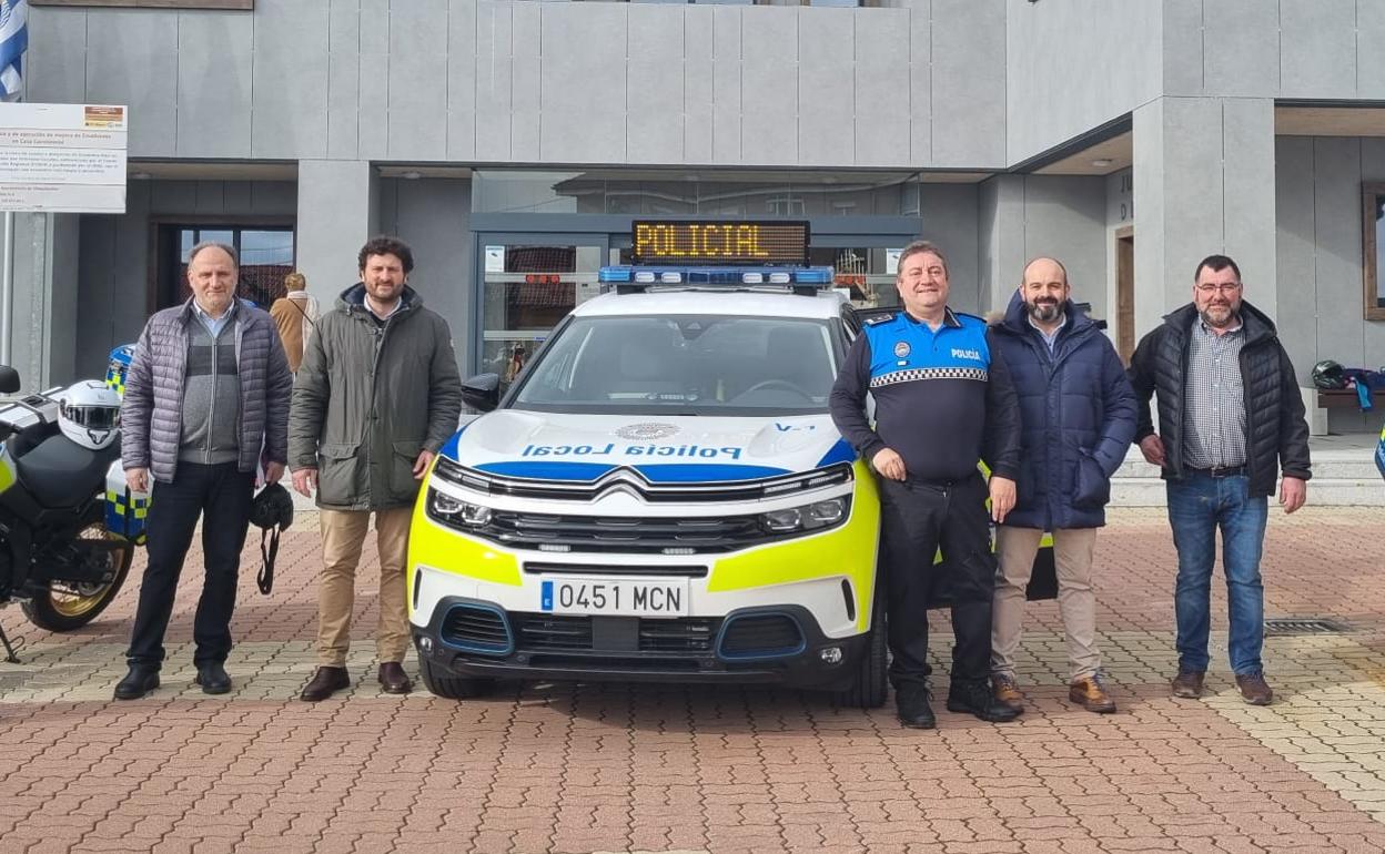 Un SUV híbrido enchufable es uno de los nuevos coches de la Policía Local de Villaquilambre.