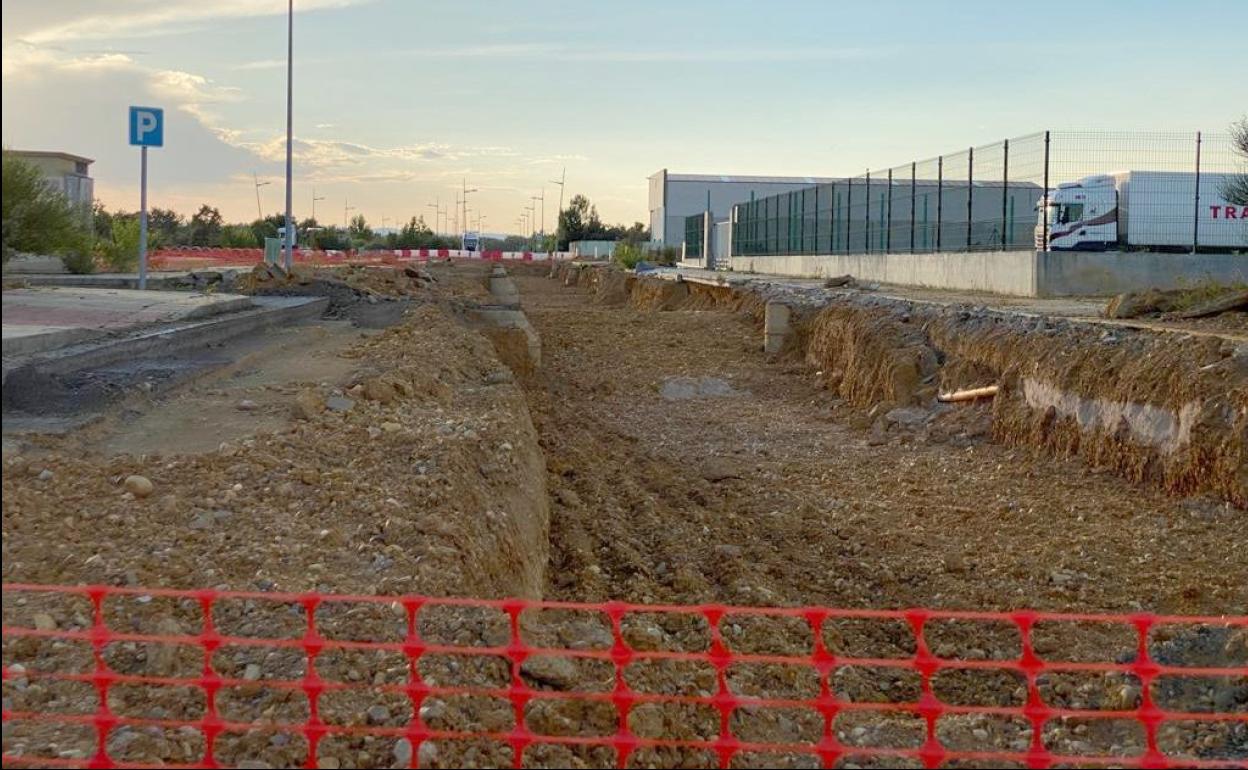 Imagen de las primeras obras para el acceso ferroviario al Polígono de Villadangos. 