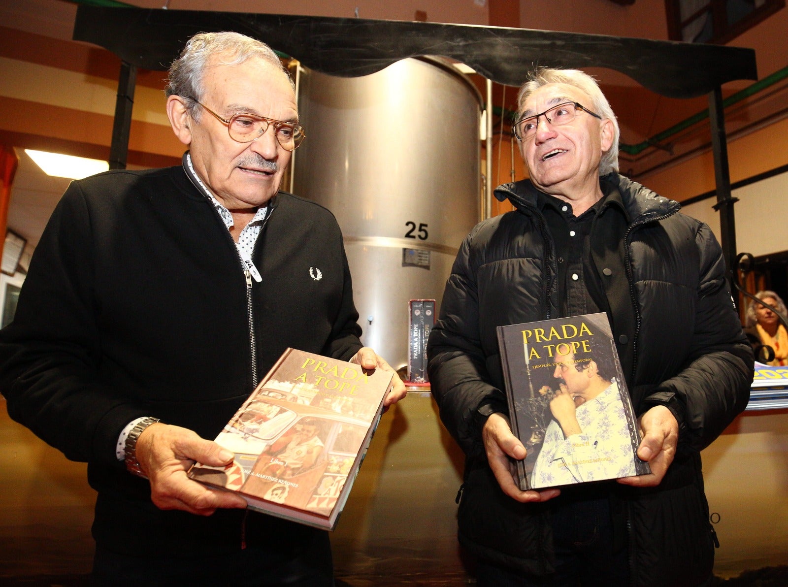 El bodeguero y empresario berciano repasa de la mano de José Antonio Martínez Reñones las principales vivencias personales y profesionales de su trayectoria