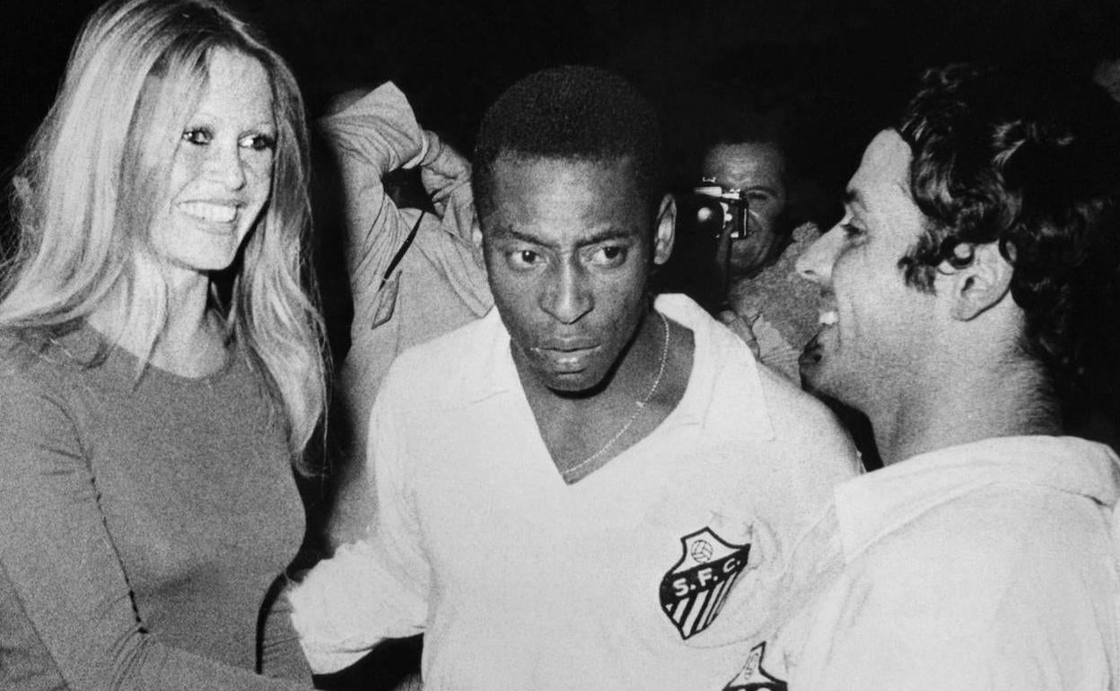 Pelé, en su etapa de futbolista en el Santos.