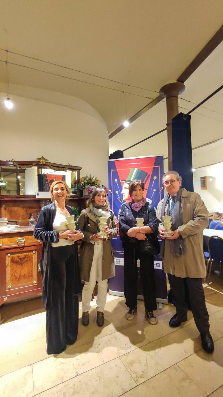 Los galardones se han entregado anoche, en el transcurso de una cena mágica en el Museo Casa Botines Gaudí en León.