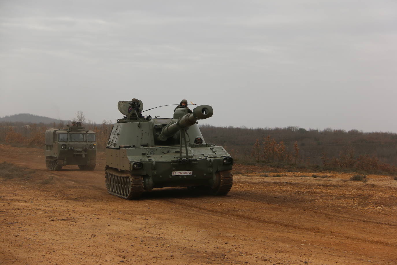 El Mando de Artillería realiza maniobras de fuego simulado en San Andrés del Rabanedo