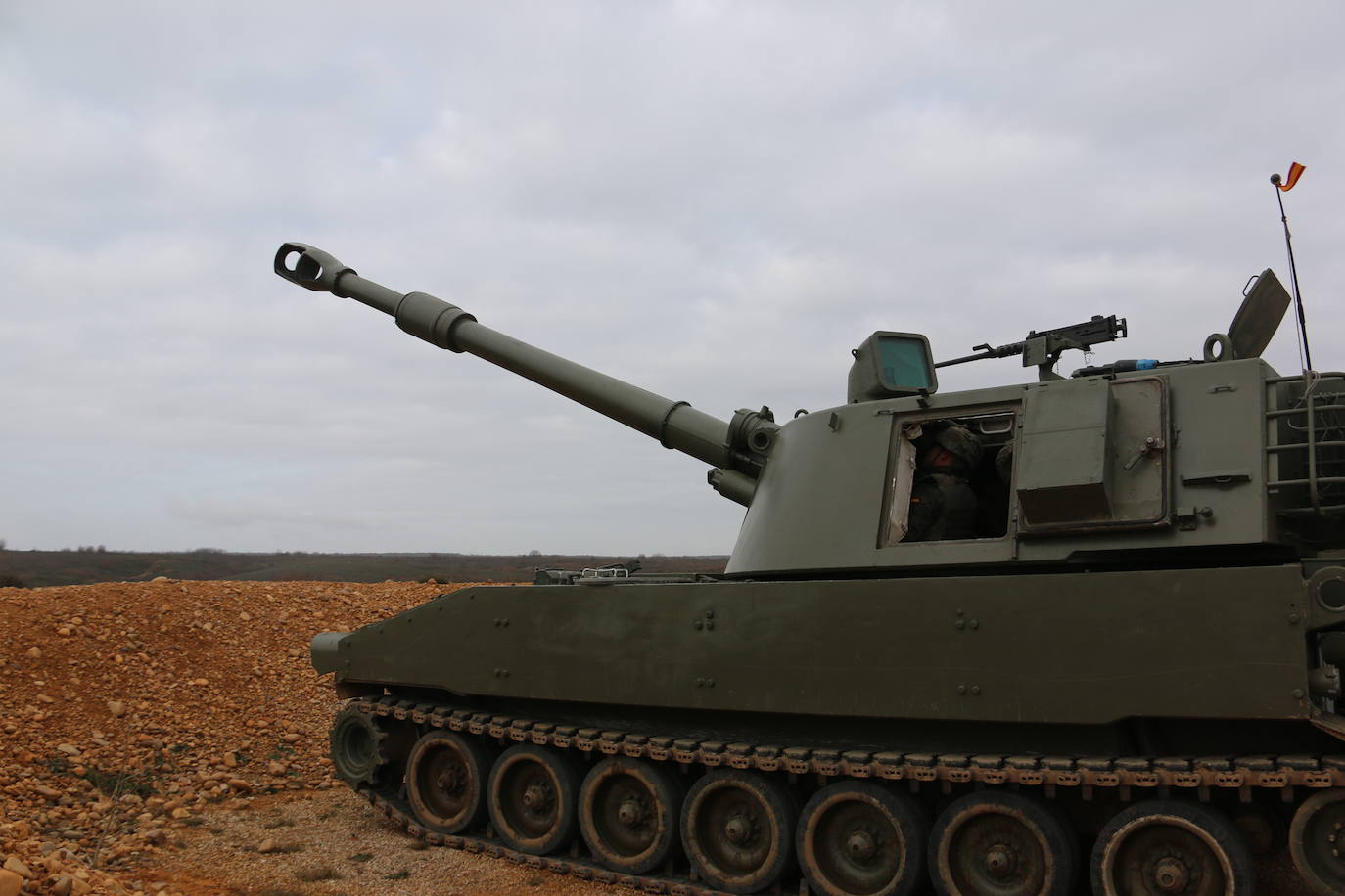 El Mando de Artillería realiza maniobras de fuego simulado en San Andrés del Rabanedo