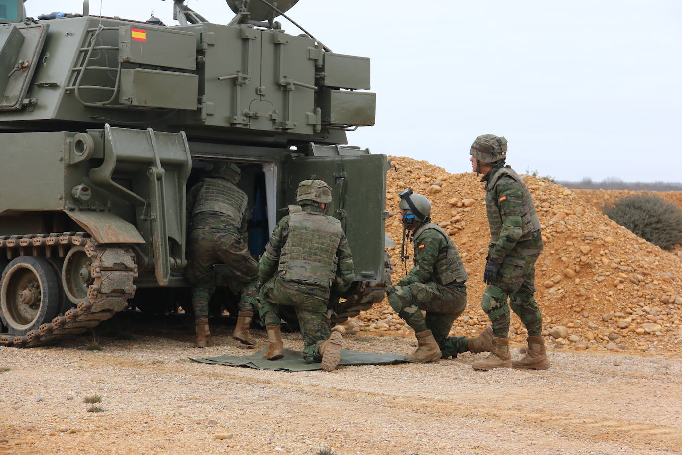El Mando de Artillería realiza maniobras de fuego simulado en San Andrés del Rabanedo
