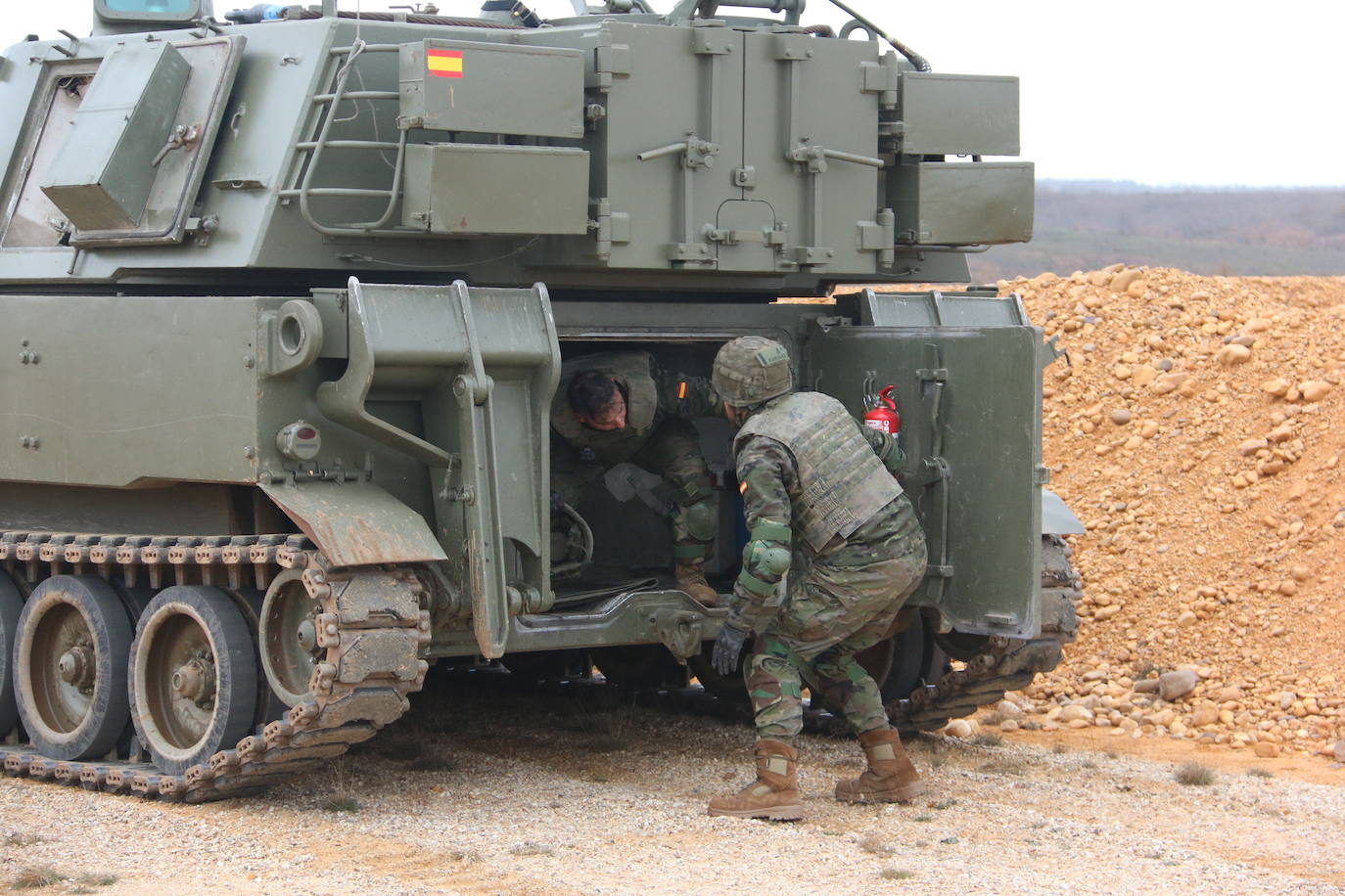 El Mando de Artillería realiza maniobras de fuego simulado en San Andrés del Rabanedo