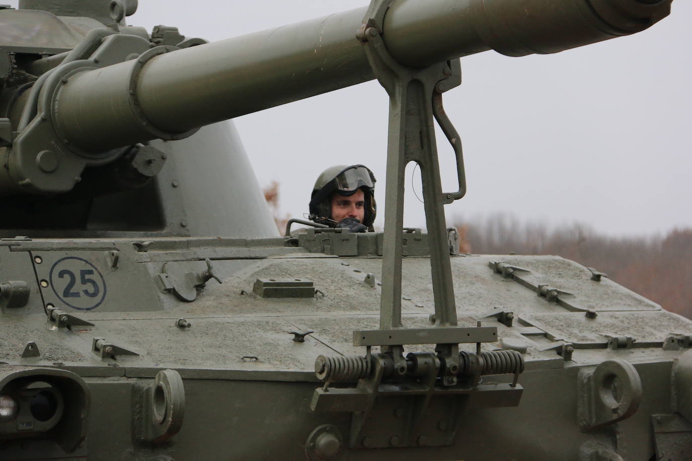 El Mando de Artillería realiza maniobras de fuego simulado en San Andrés del Rabanedo