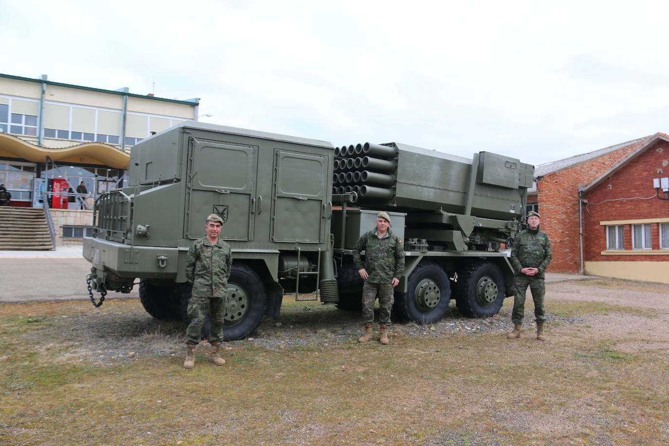 El Mando de Artillería realiza maniobras de fuego simulado en San Andrés del Rabanedo