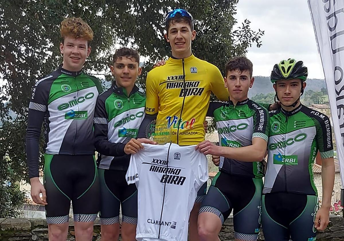 El ciclista del equipo bembibrense se llevó el triunfo en la carrera.