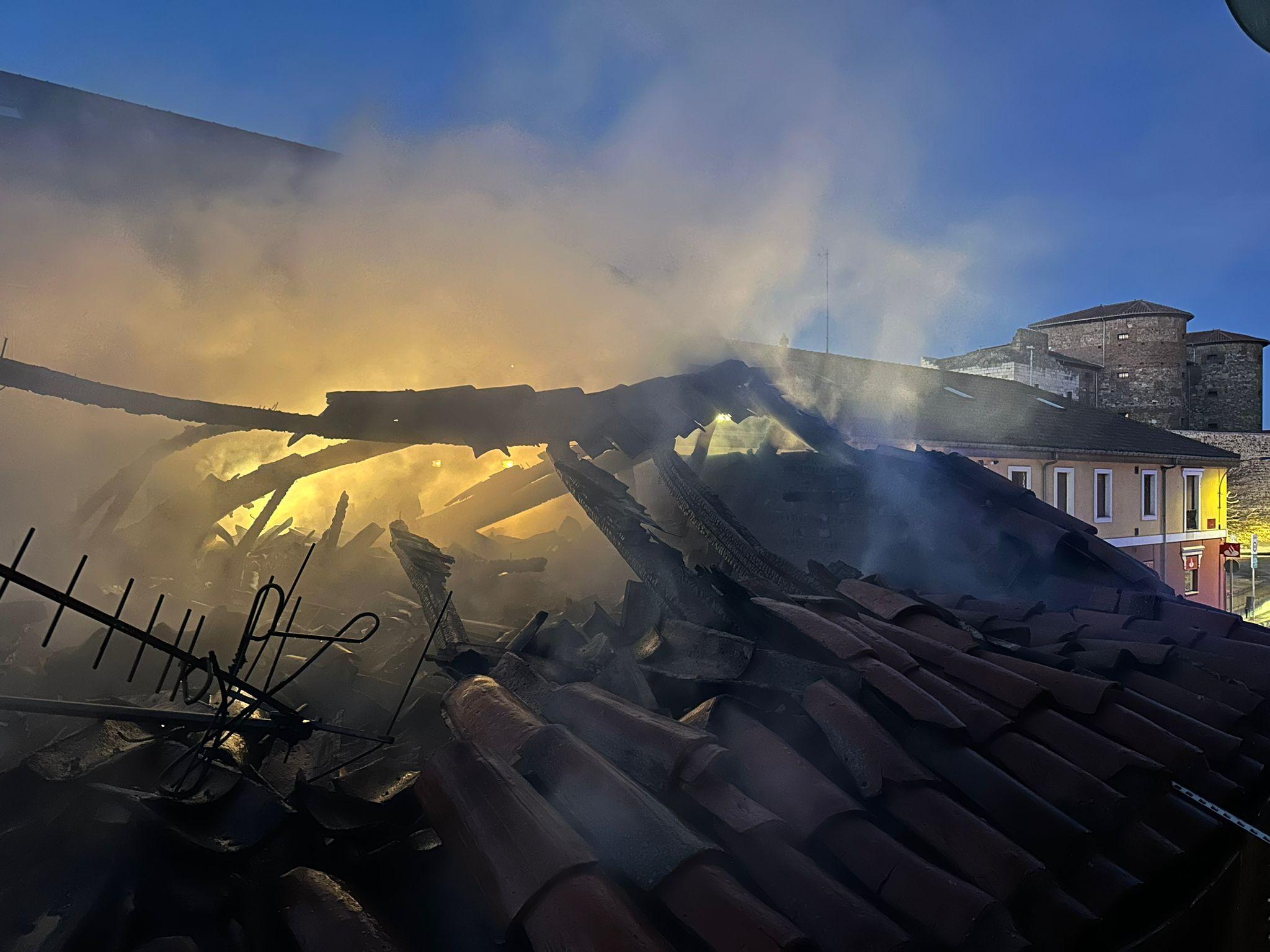 Incendio en una vivienda abandonada en la calle Alfonso el Justiciero de León