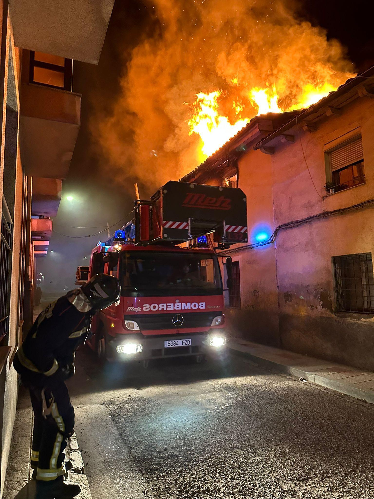 Incendio en una vivienda abandonada en la calle Alfonso el Justiciero de León