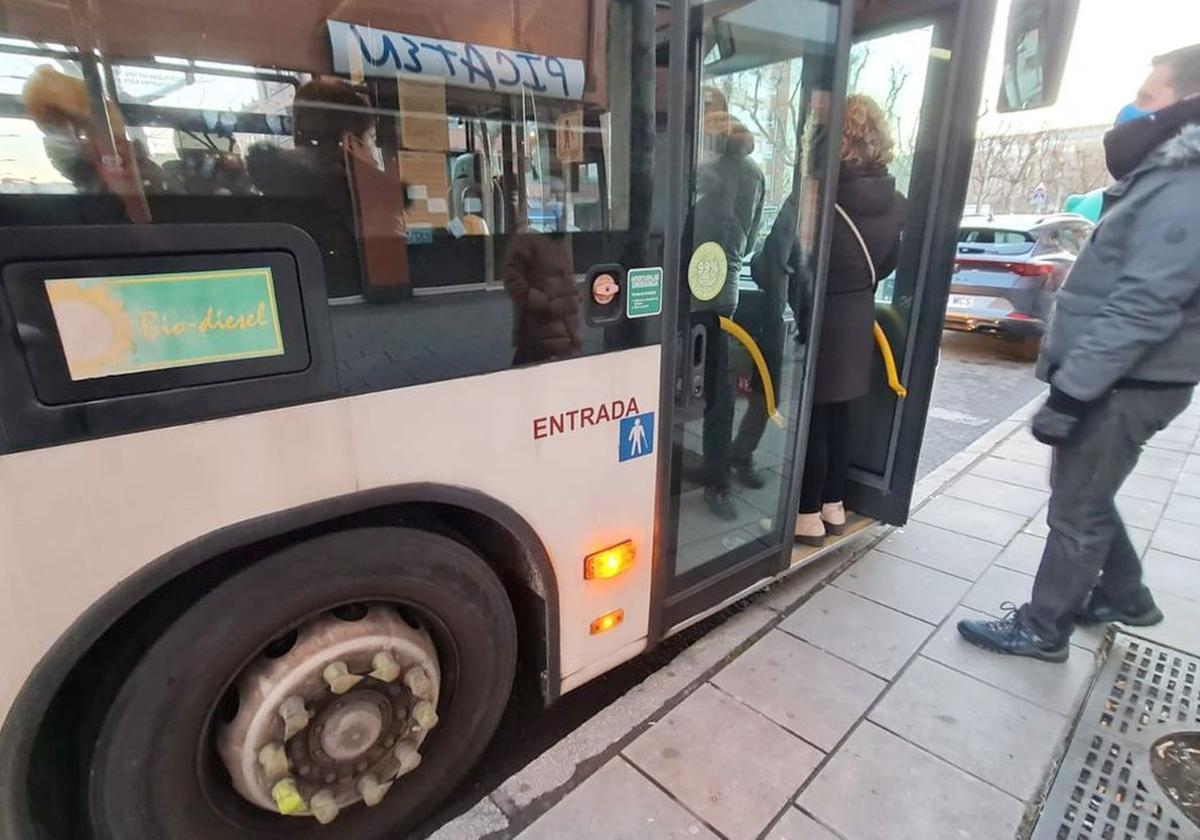 UPL exige que una flota de buses urbanos eléctricos asuma el transporte de la ciudad dejando fuera de servicio las actuales unidades de transporte.