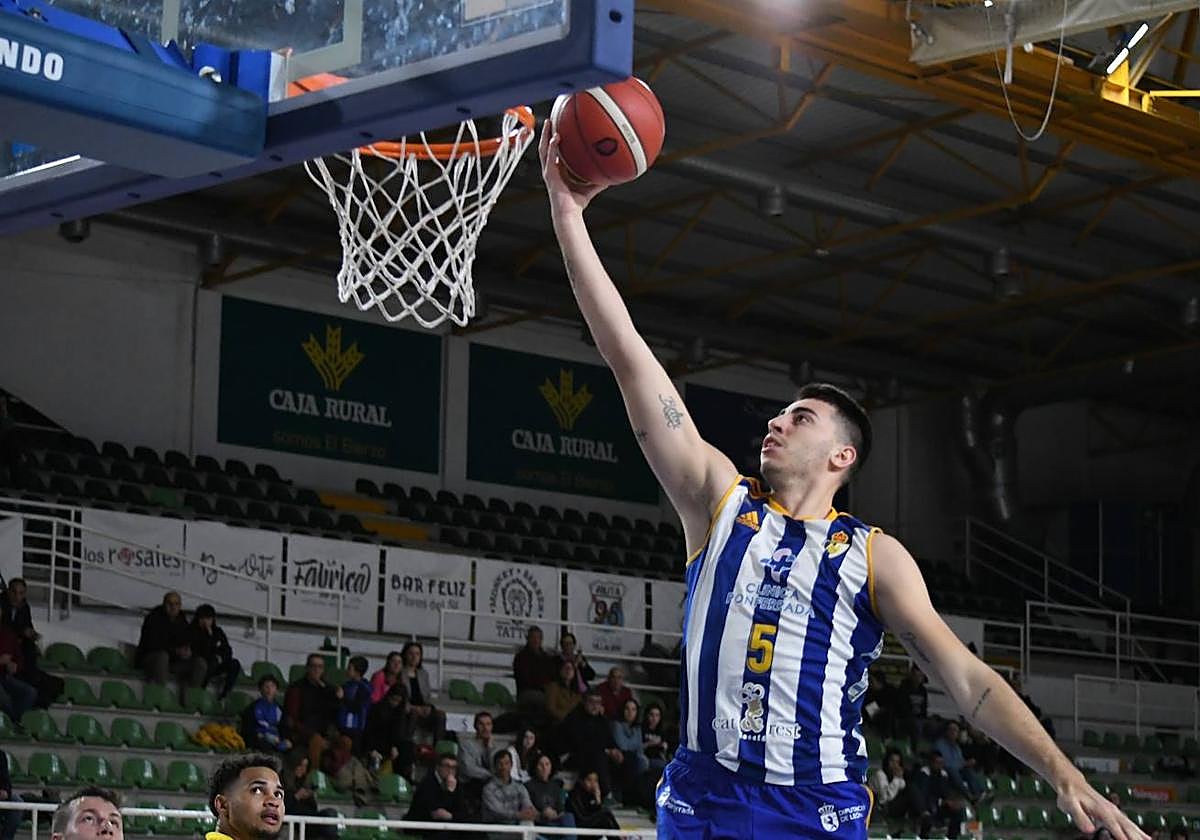 Hierrezuelo realiza una bandeka en un partido de la presente temporada.