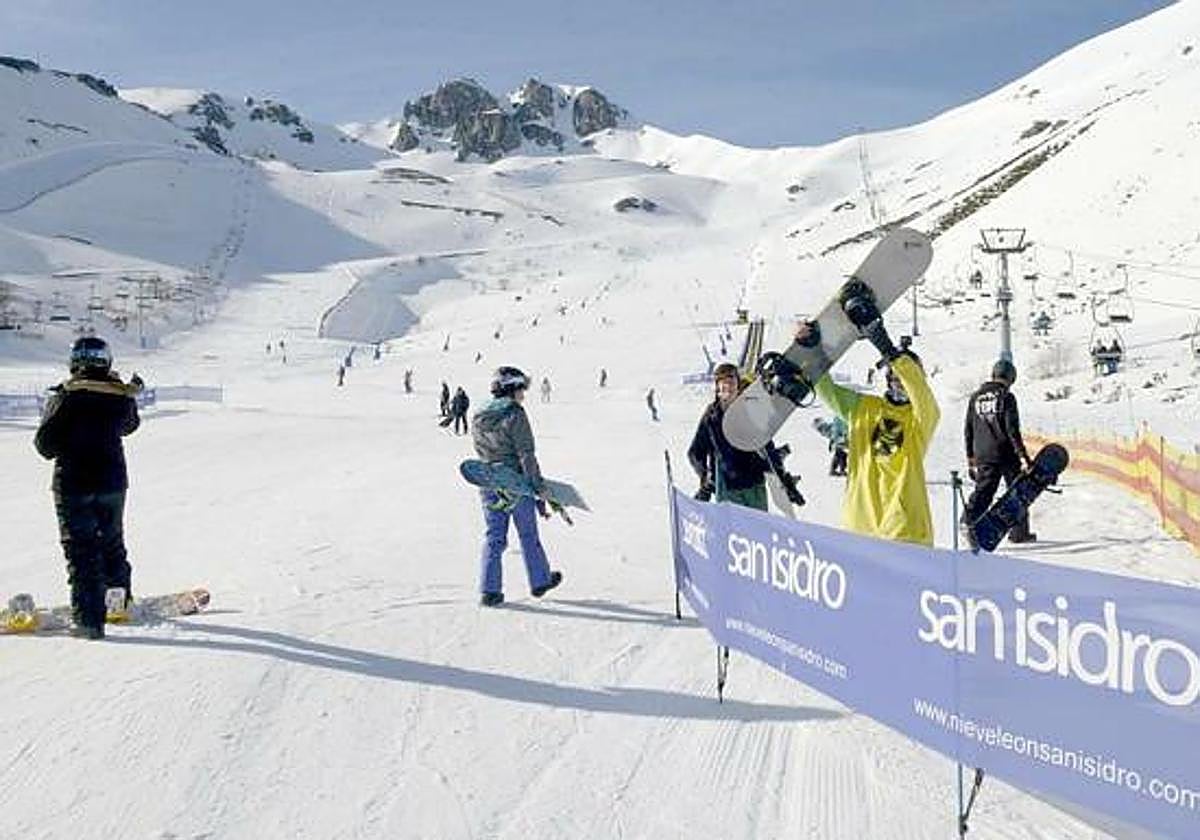 Las estaciones de esquí de León ofrecen diez kilómetros de pistas.