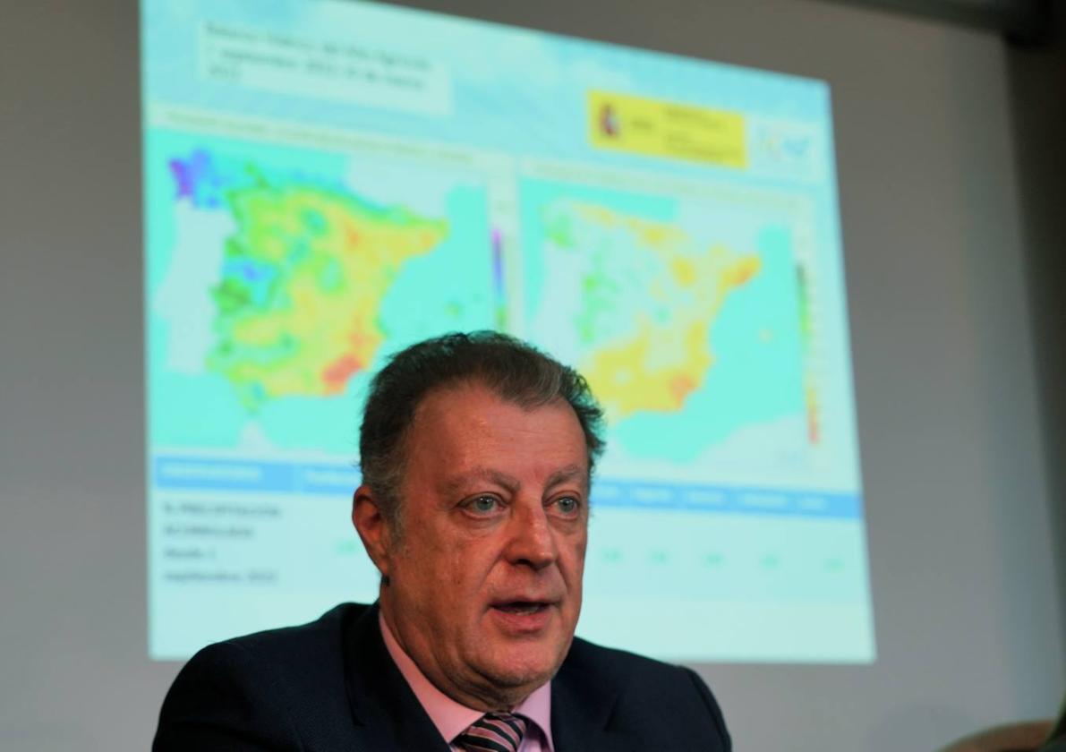 El delegado de la Agencia Estatal de Meteorología en Castilla y León, Manuel Mora, presenta los datos de la predicción meteorológica para la próxima primavera y el balance climático e hídrico del invierno de 2022-2023.