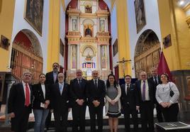 Fotografía de familia de la exaltación de la Semana Santa de León en Sevilla.