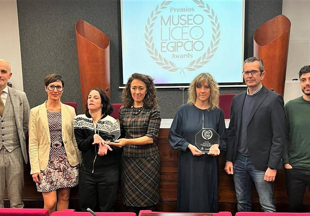 Entrega del reconocimiento al departamento de la Universidad de León.