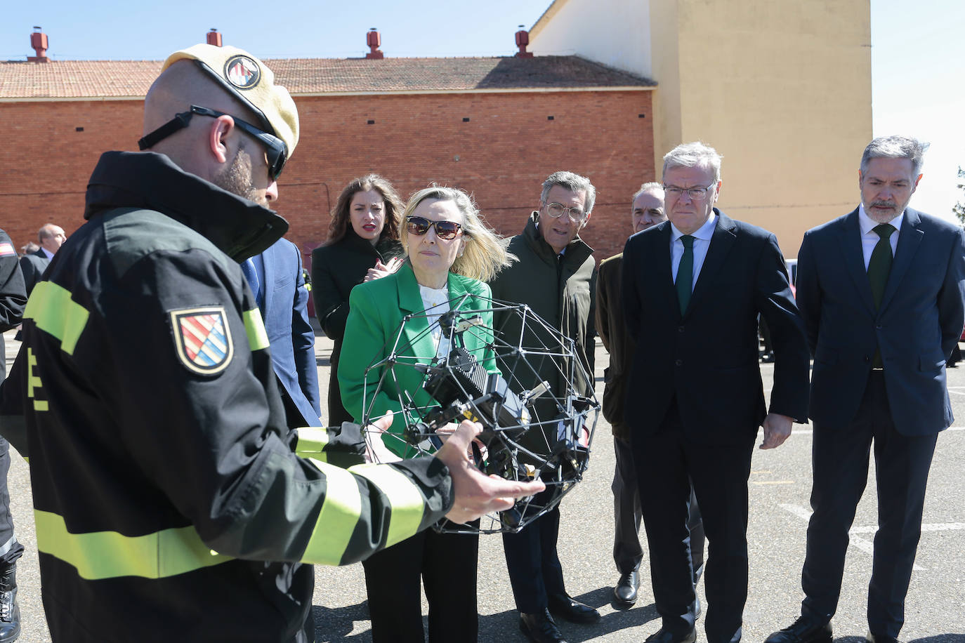 La secretaria de Estado de Defensa presenta la Unidad de Drones de la UME