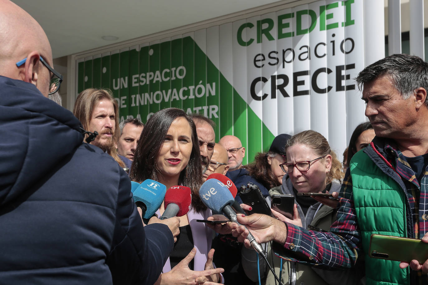 La ministra de Derechos Sociales visita el Credei de León