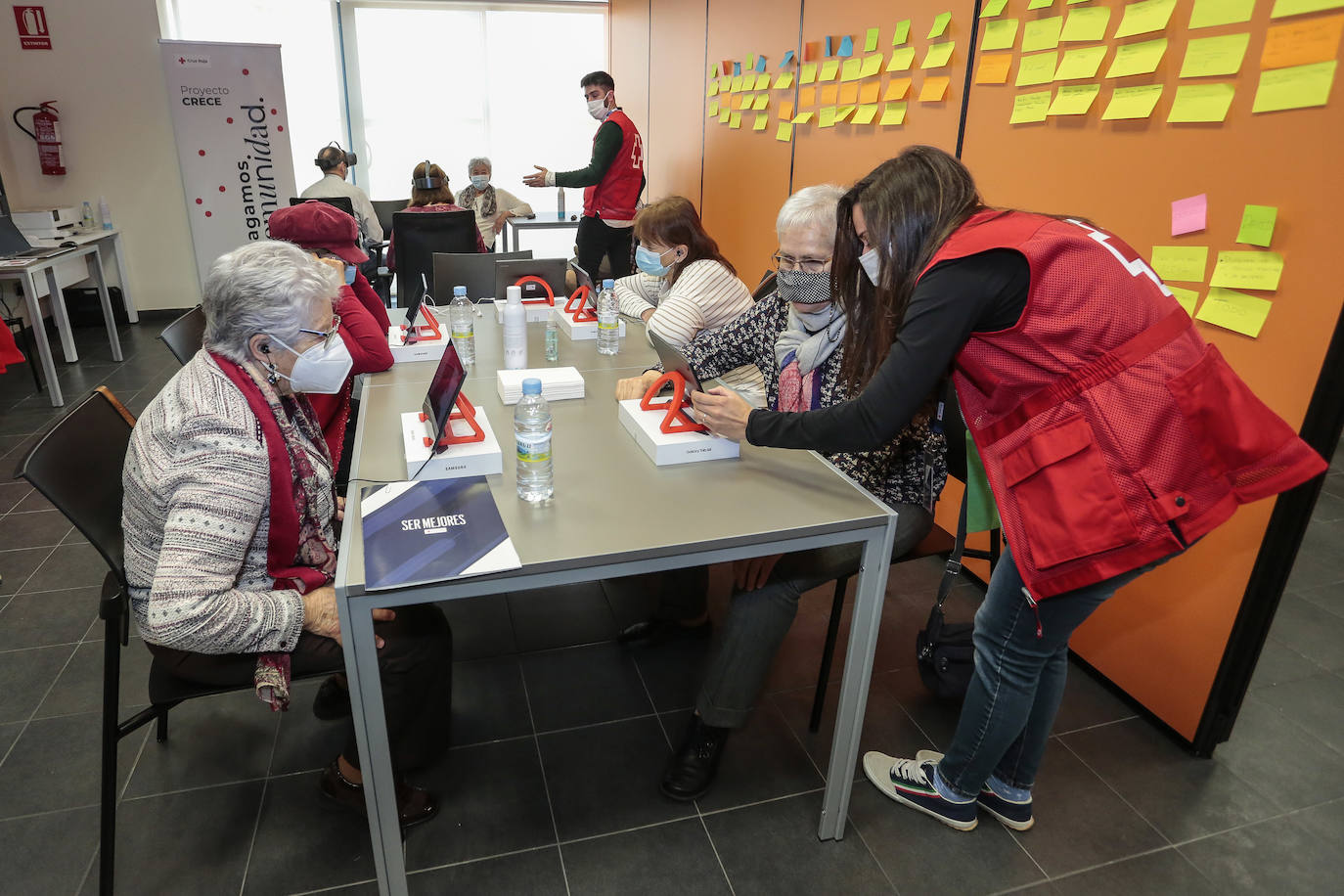 La ministra de Derechos Sociales visita el Credei de León