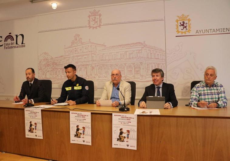 El Ayuntamiento, en colaboración de la Asociación Profesional de Técnicos de Bomberos (APTB) y MAPFRE, han organizado la Semana de la Prevención en el Pacio de Exposiciones.