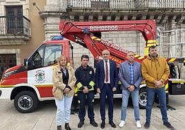 Imagen de la presentación del nuevo vehículo del servicio de Bomberos.