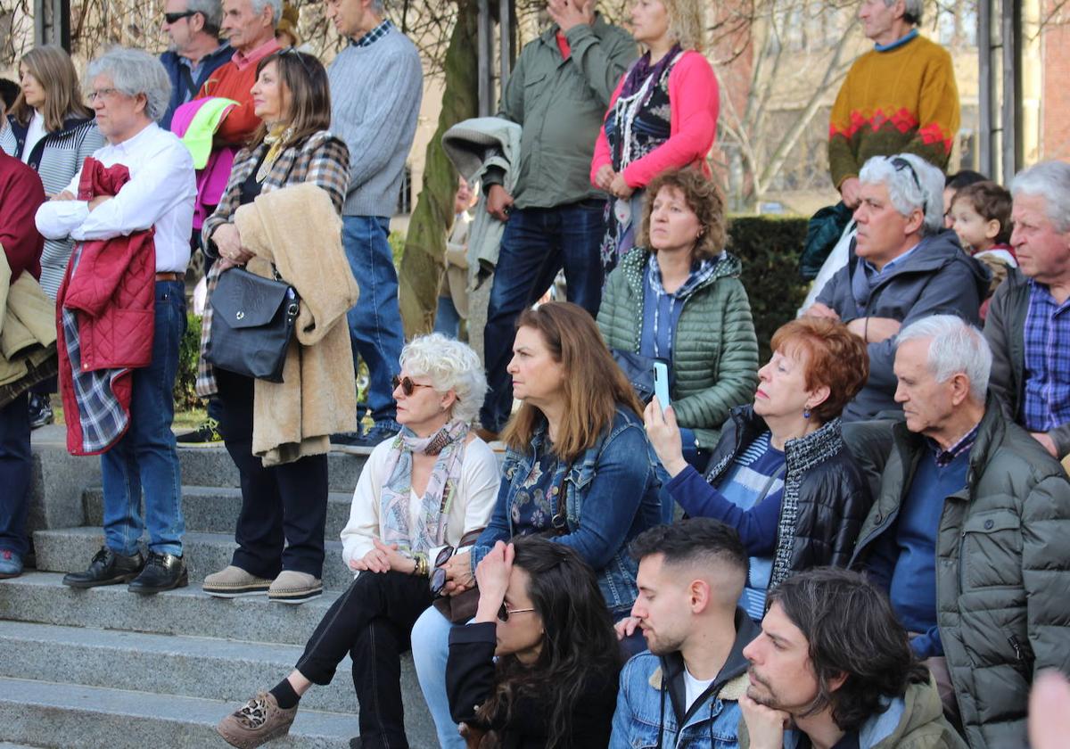 Descubrimiento de una placa en honor a Miguel Hernández