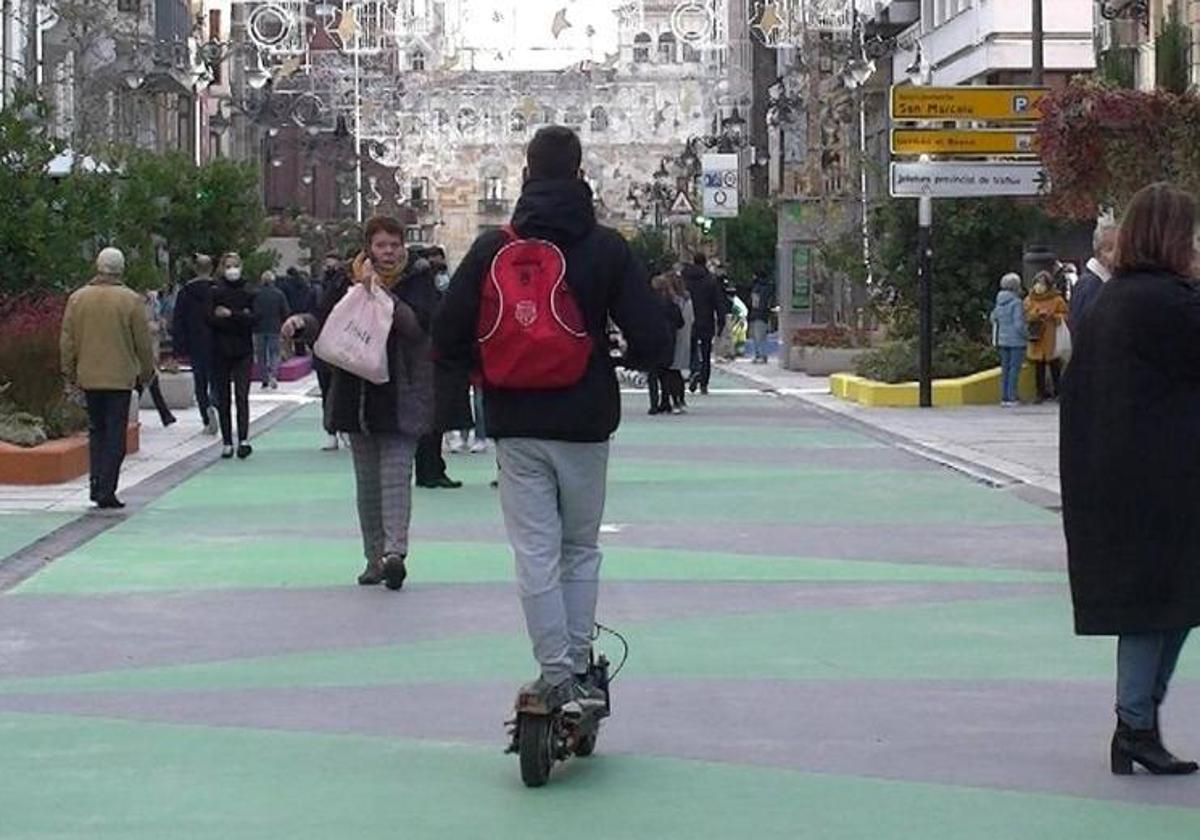 Cs León pide atajar la problemática de los patinetes eléctricos.