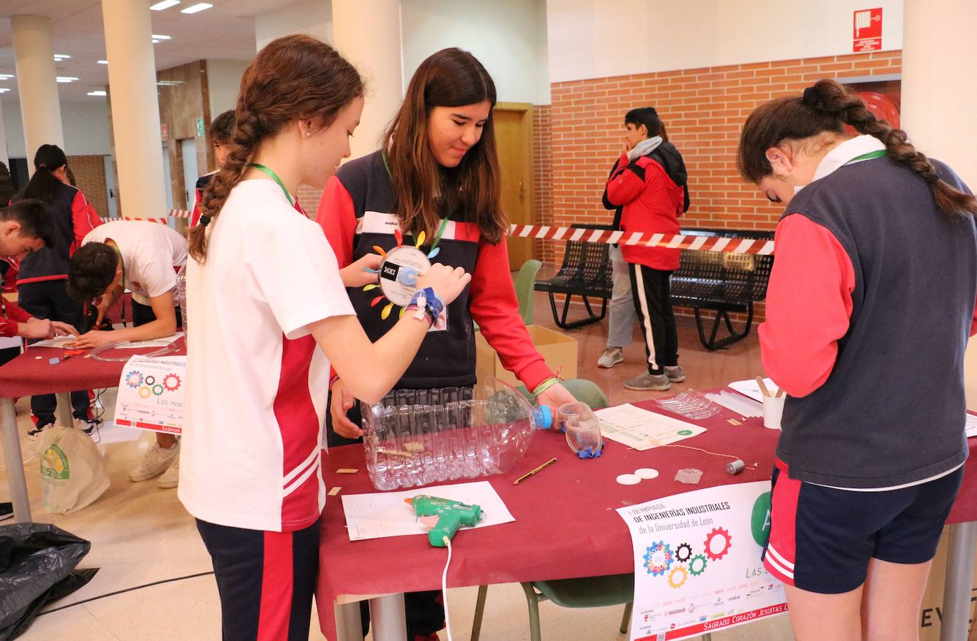 La ULE entrega los premios de la I Olimpiada de Ingeniería Industrial