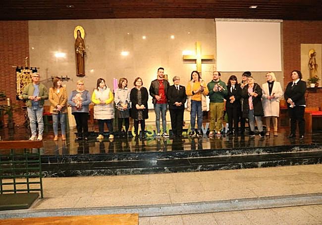 Equipo que ha participado en el bordado del manto.