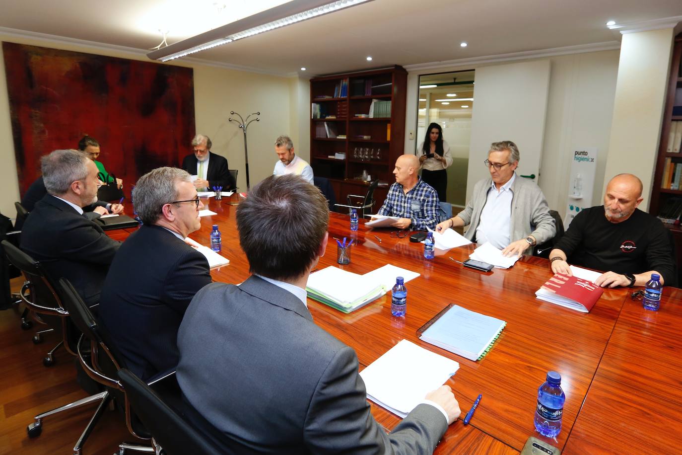 Reunión entre la consejería de Industria, Comercio y Empleo con patronal y sindicatos.