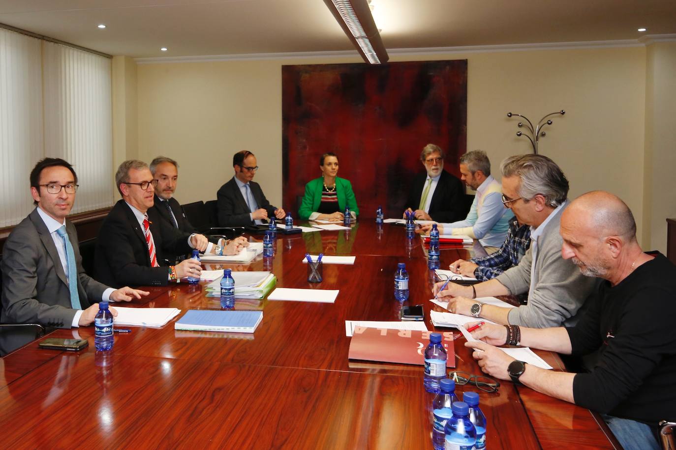 Reunión entre la consejería de Industria, Comercio y Empleo con patronal y sindicatos.