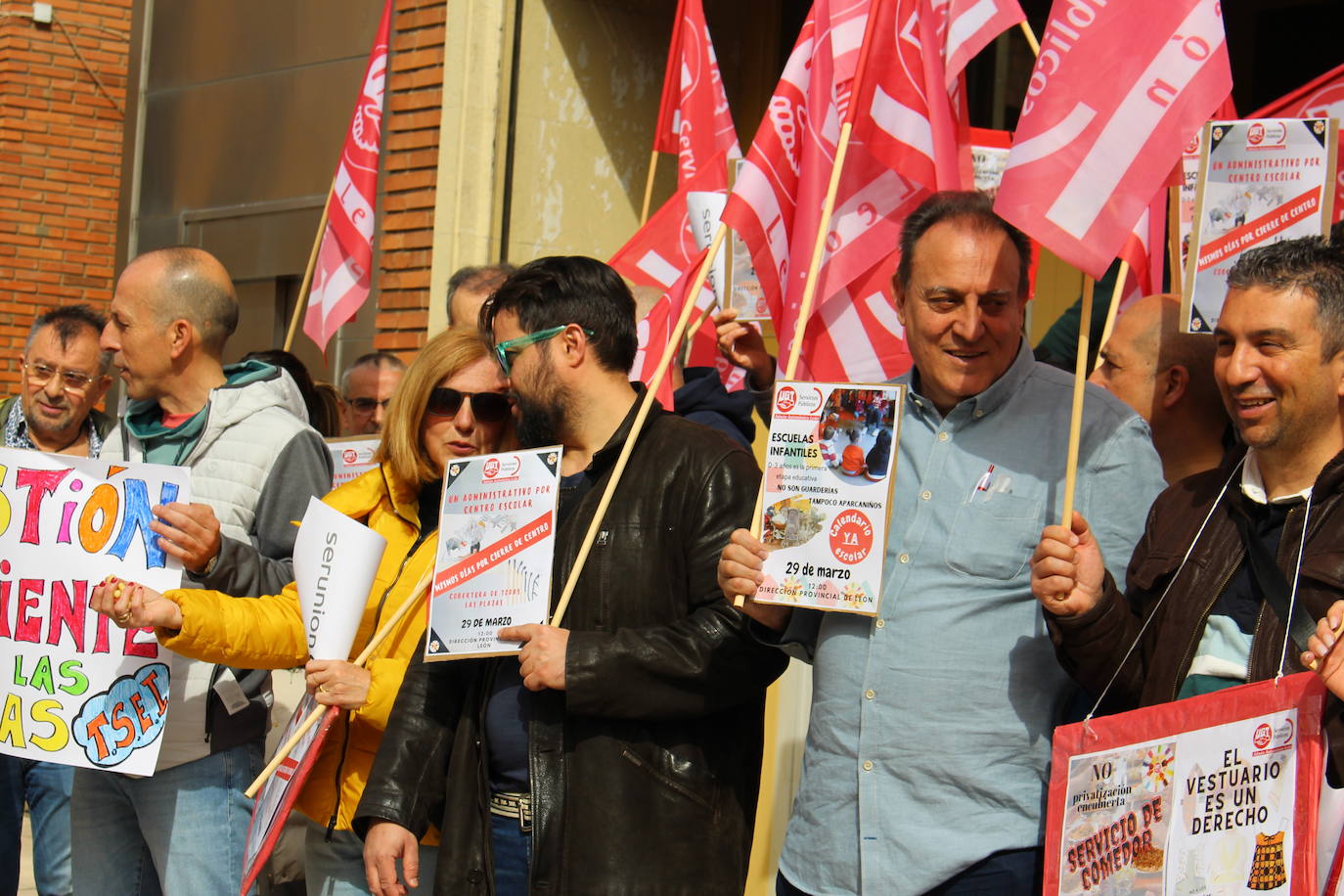 UGT se concentrará frente a la Dirección de Educación «por los derechos» del personal laboral y administrativo de Educación