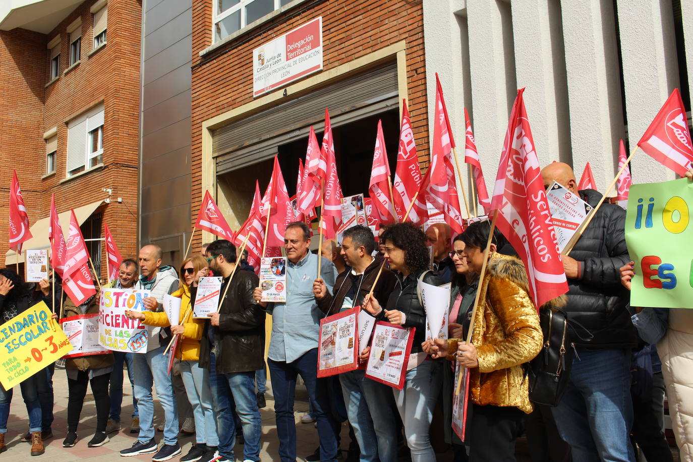 UGT se concentrará frente a la Dirección de Educación «por los derechos» del personal laboral y administrativo de Educación